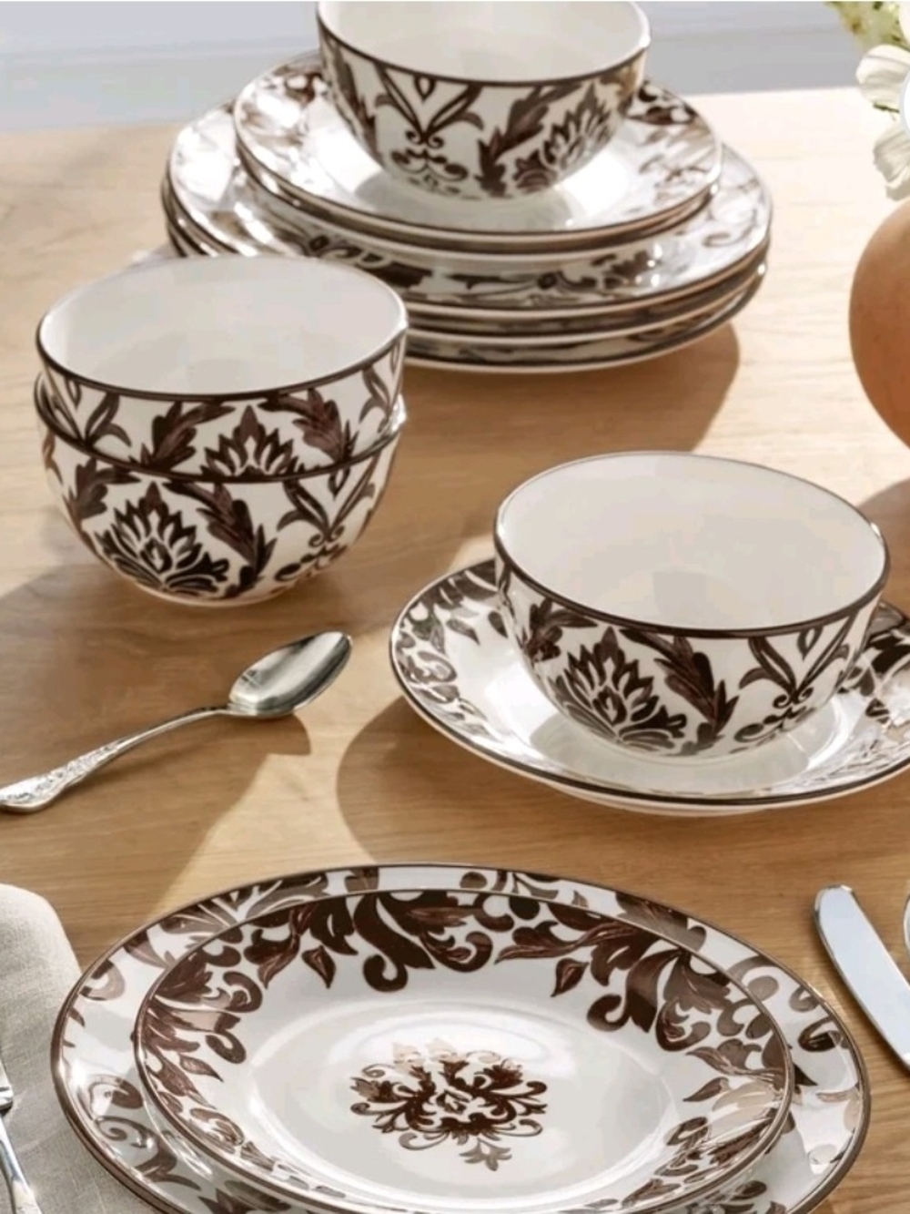 The Pioneer Woman Audrey 12-Piece Stoneware Dinnerware Set, Brown